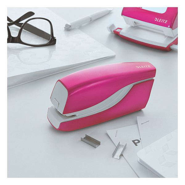 Leitz Häftapparat 10 ark elektrisk | Leitz 5566 WOW | rosa 55661023 226032 - 4