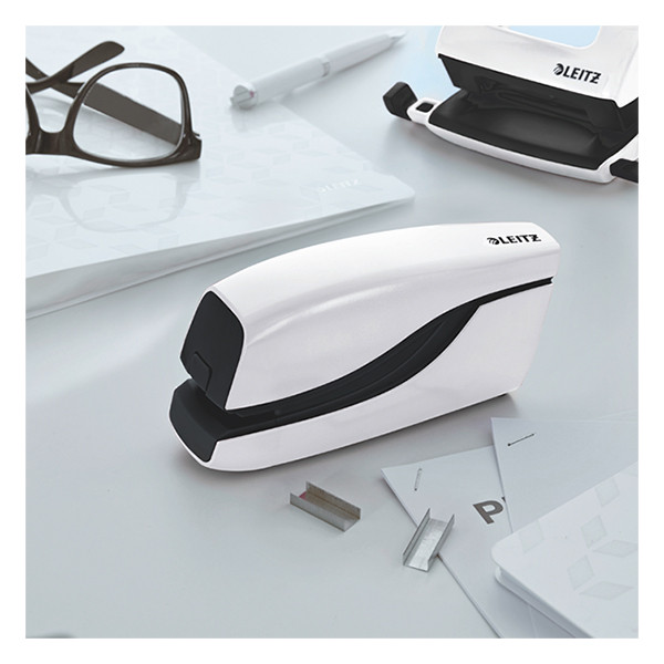 Leitz Häftapparat 10 ark elektrisk | Leitz 5566 WOW | vit 55661001 226254 - 4