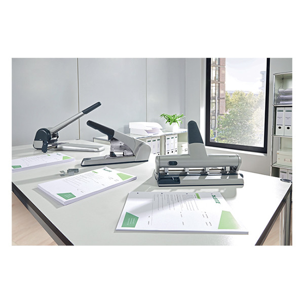 Leitz Hålslag 30 ark | 2 eller 4-hål | Leitz 5114 AKTO Heavy Duty | silver-svart 51140184 211398 - 4
