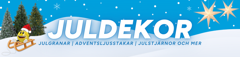 Julgranar, julstjärnor, bläckan åker kälke på en snödriva